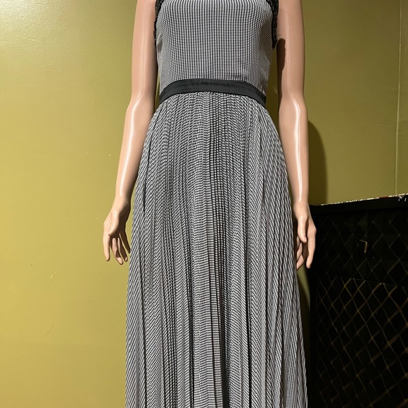 jaspal Dresses & Skirts - Beautiful dress pictures don’t do enough justice for this beauty